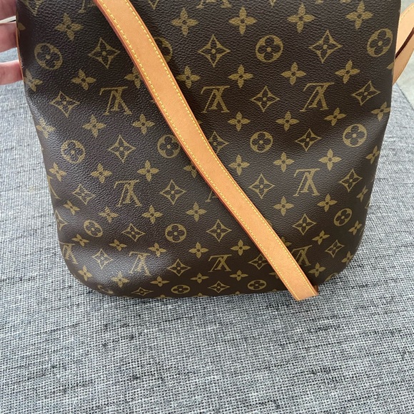 Vintage Louis Vuitton crossbody purse. - Picture 5 of 7